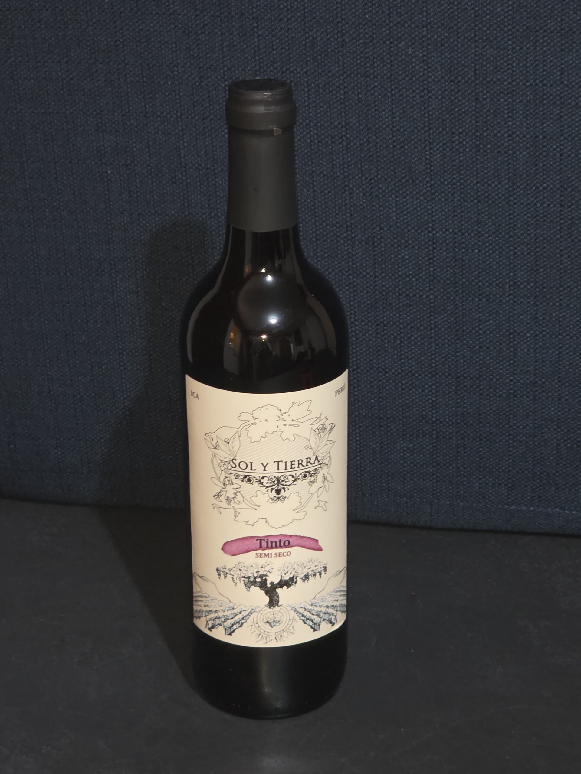 VINO SOL Y TIERRA TINTO SEMI SECO X 750 ML